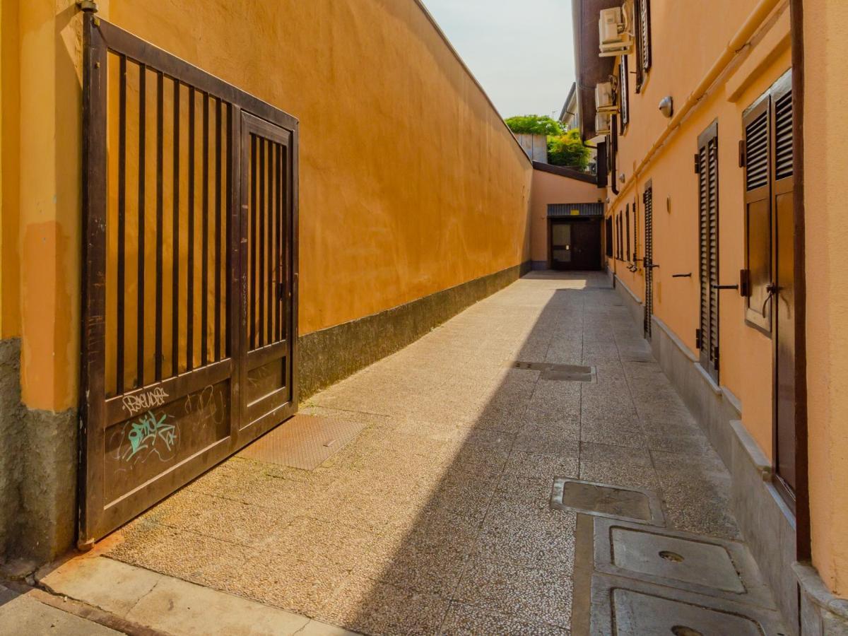 Navigli-Tortona - Aesthetic Suite Milan Bagian luar foto